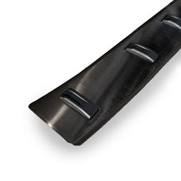 [840904] Série NEVADA INOX | Protection de seuil arrière inox noir avec caoutchouc antidérapant - Duster 1